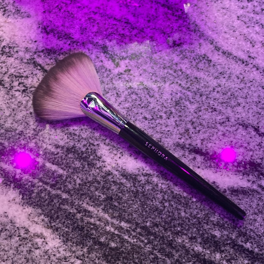 Sephora Collection pro featherweight fan brush #92